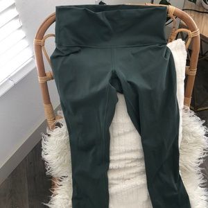 Lululemon wunder under